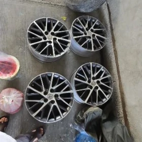 Lexus es haliji diska morda