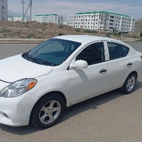 Nissan Versa 2012