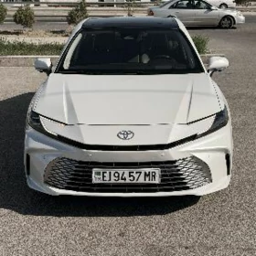 Toyota Camry Hybrid 2025