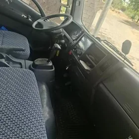 Isuzu Forward 2024