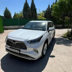 Toyota Highlander 2021