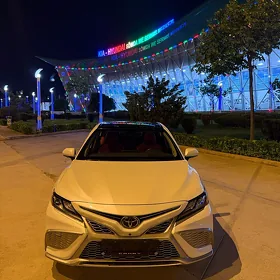 Toyota Camry 2021