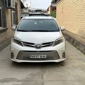 Toyota Sienna 2016