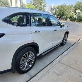 Toyota Highlander 2024