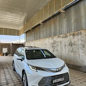 Toyota Sienna 2022