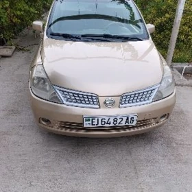 Nissan Tiida 2006