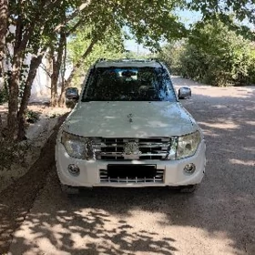 Mitsubishi Pajero 2014