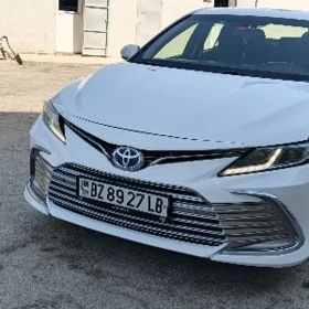 Toyota Camry Hybrid 2021