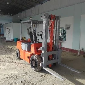 Kara Forklift 2010