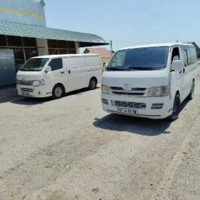 Toyota Hiace 2012