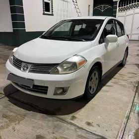 Nissan Versa 2011
