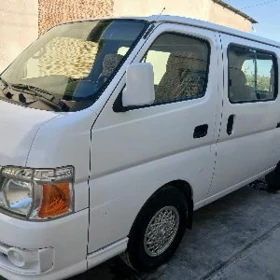 Nissan Urvan 2010
