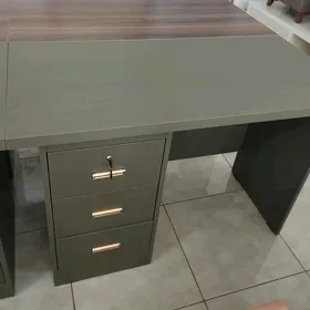 Mebel, kompýuter we iş stol
