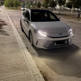 Toyota Camry 2024