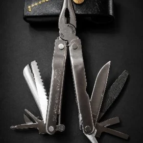 Leatherman Super Tool 200.