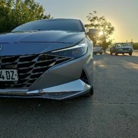Hyundai Elantra 2021
