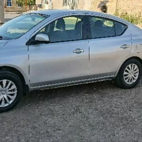 Nissan Versa 2012