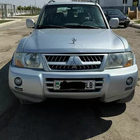 Mitsubishi Pajero 2003