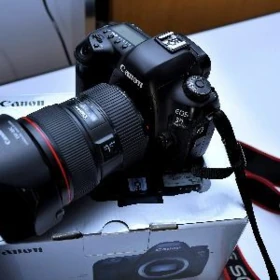 Canon  EOS 5D Mark IV