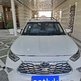 Toyota Highlander 2021