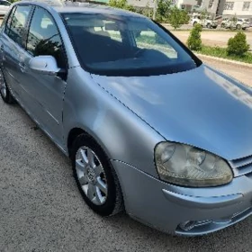 Volkswagen Golf 2004