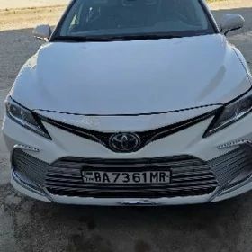 Toyota Camry 2021