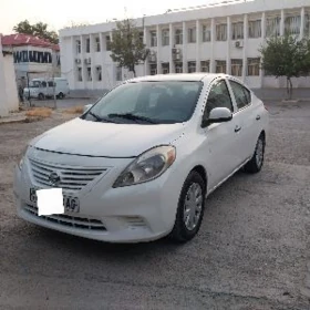 Nissan Versa 2012