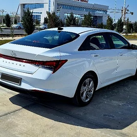 Hyundai Elantra 2022