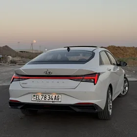 Hyundai Elantra 2021