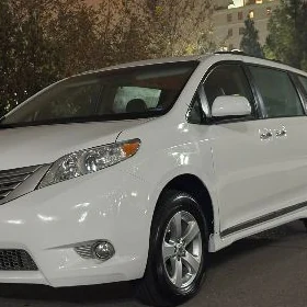 Toyota Sienna 2011