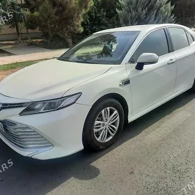 Toyota Camry Hybrid 2020
