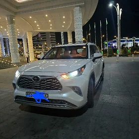 Toyota Highlander 2021