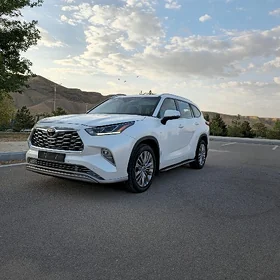 Toyota Highlander 2021