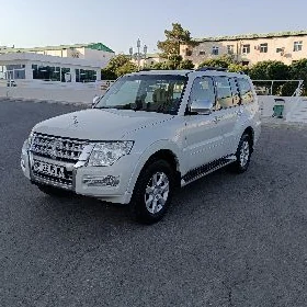 Mitsubishi Pajero 2015