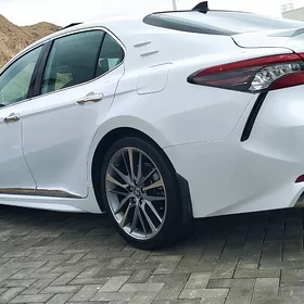 Toyota Camry 2021