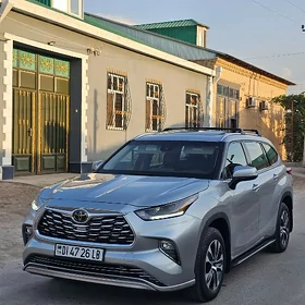 Toyota Highlander 2022