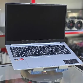 ACER Ryzen7/8/512