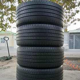Bridgestone 235 45 18 Komplekt