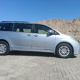 Toyota Sienna 2016