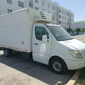 Mercedes-Benz Sprinter 2011