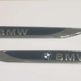 BMW ýazgyly krylo emblema