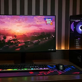RYZEN 7 5800X / RTX 4060 8GB / 27 300HZ