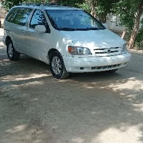 Toyota Sienna 1999