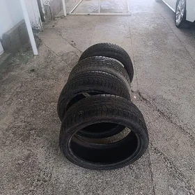 Dunlop 245/40R20