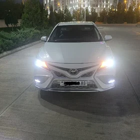 Toyota Camry 2021