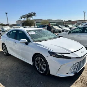 Toyota Camry 2025