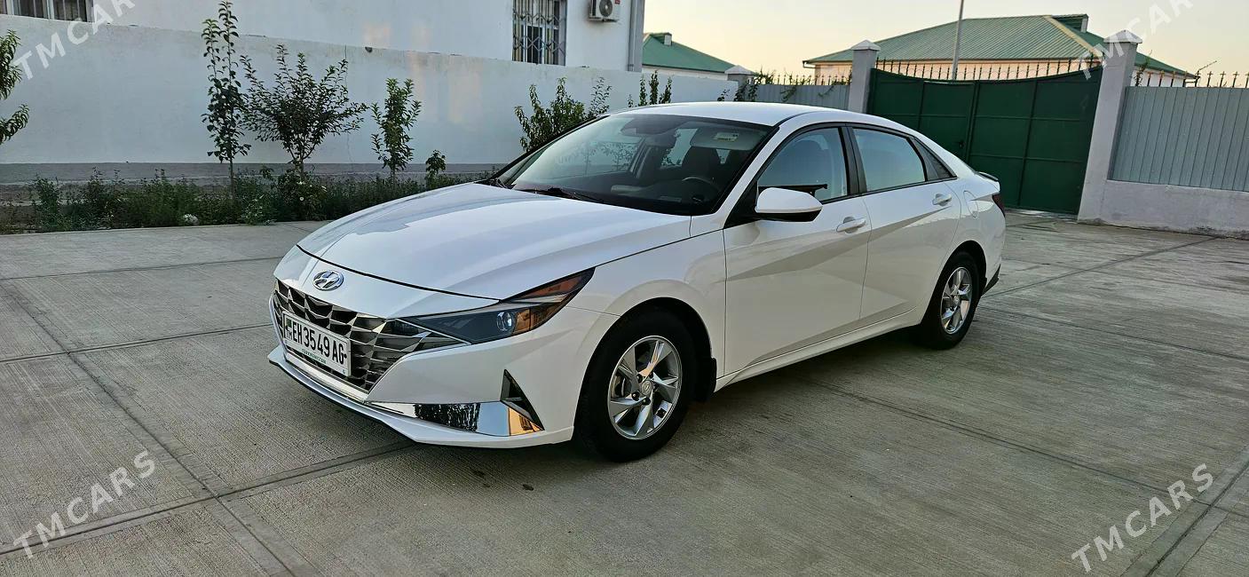 Hyundai Elantra 2022