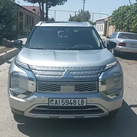 Mitsubishi Outlander 2023