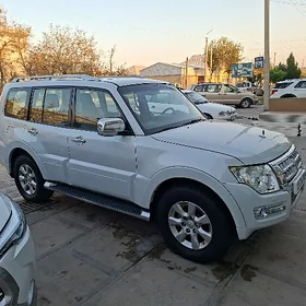 Mitsubishi Pajero 2015