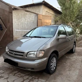 Toyota Sienna 1999